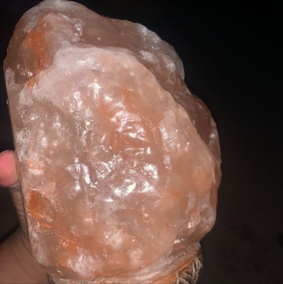 All natural salt lamp - Picture 3 of 3
